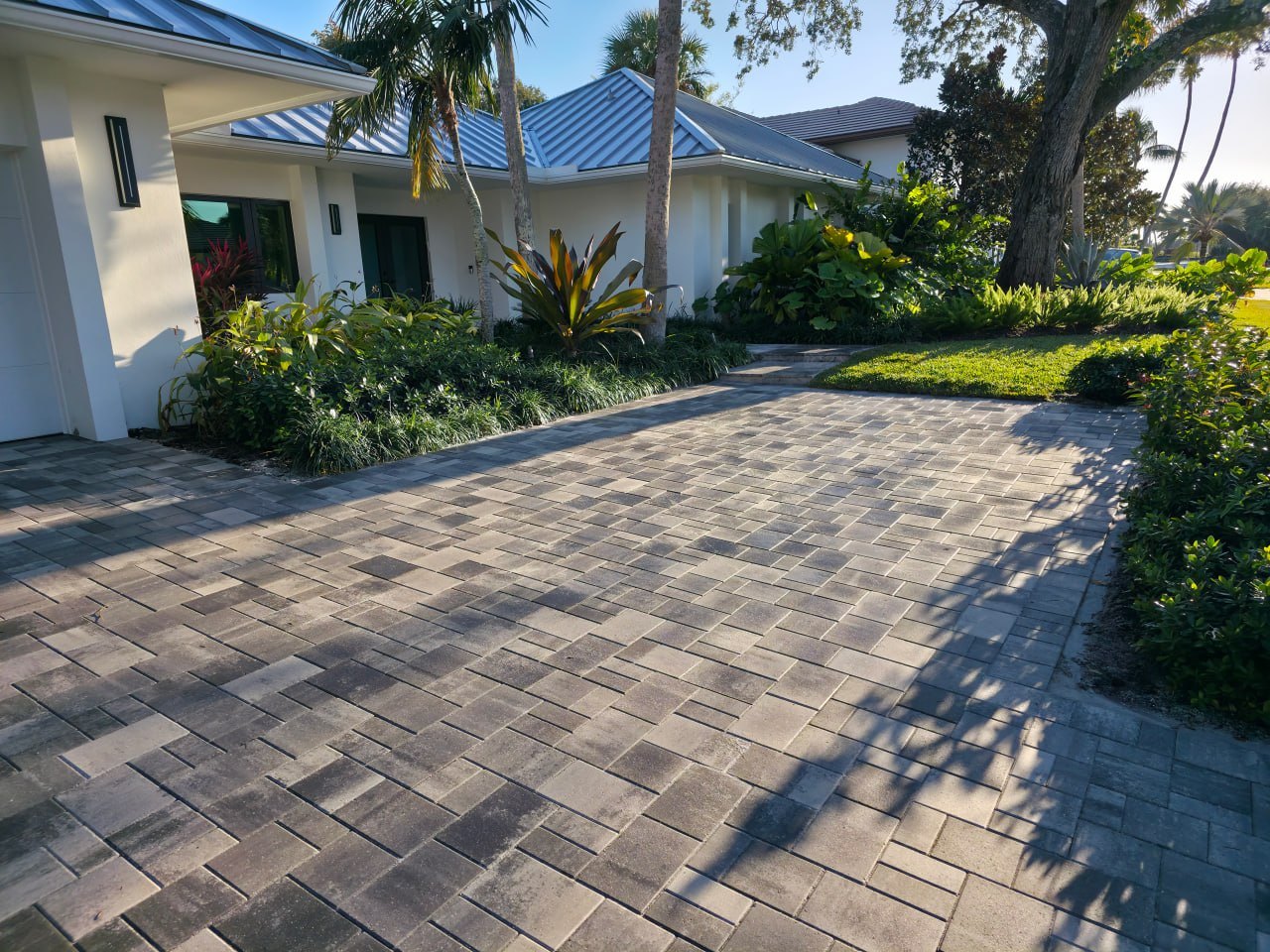 Cleaned and sealed paver driveway in Palm Beach